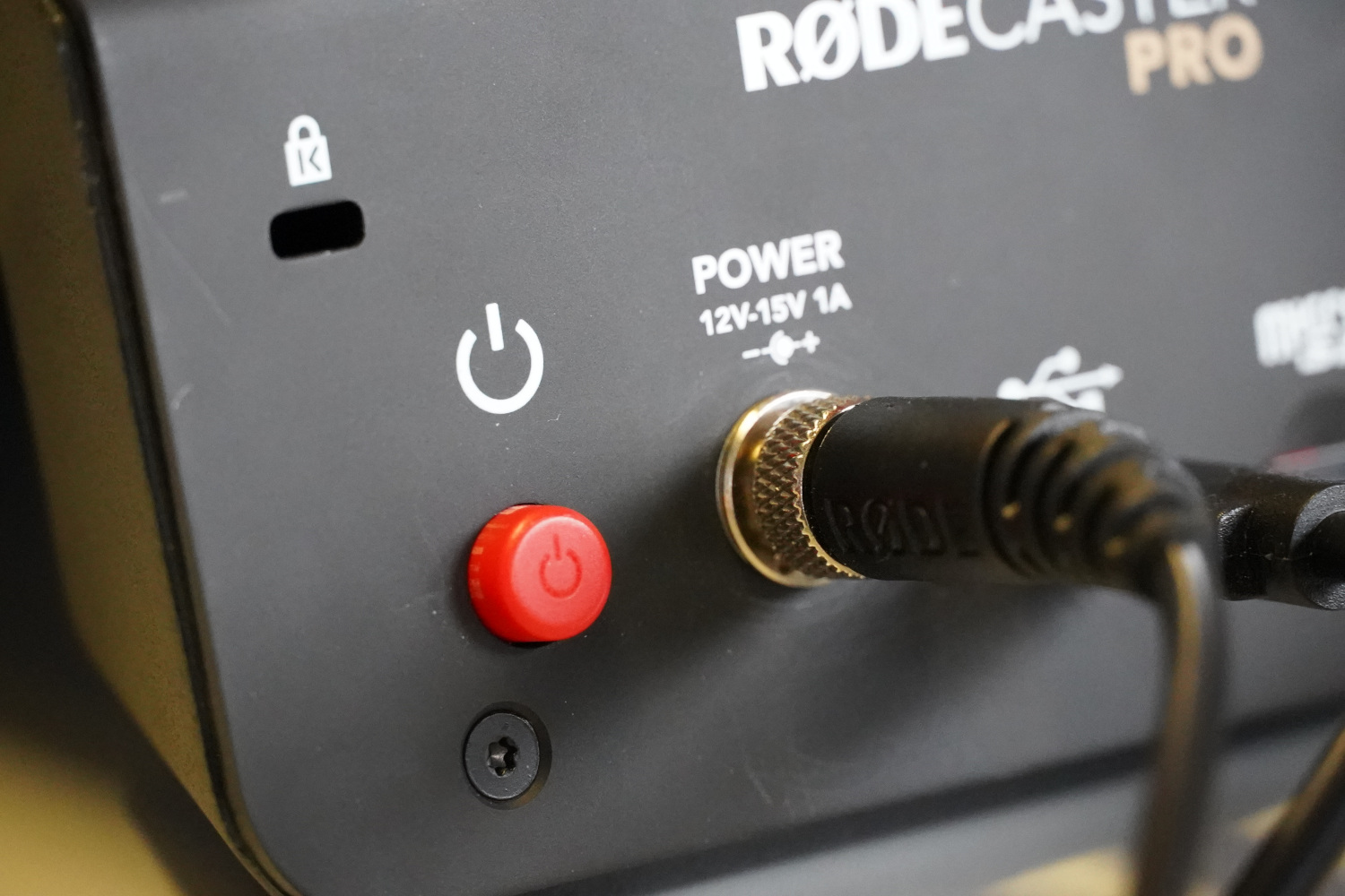 pictures/Rodecaster_Powebutton.JPG